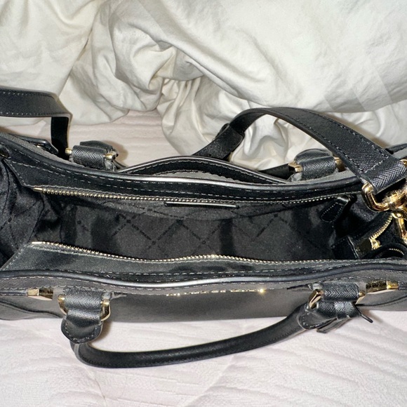 Michael Kors Black Leather Medium East West Dillon Tote - Picture 4 of 6